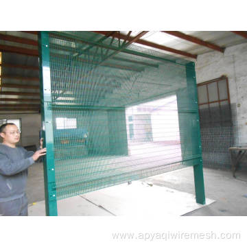 heavy gauge small hole welded wire mesh fence